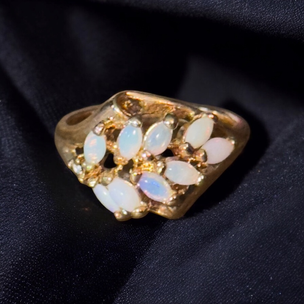 Vintage O.C Tanner 18KHGE Opal vine ring